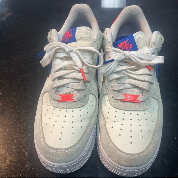 Sz 10 Nike Air Force 1 Low '07 LV8 coco milk & royal blue - Picture 2 of 9